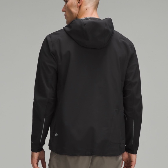 Lululemon Men’s cross chill jacket - Picture 3 of 9